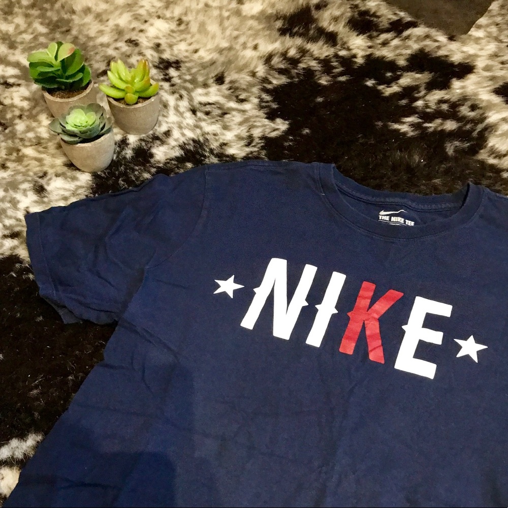 NIKE The Nike Tee